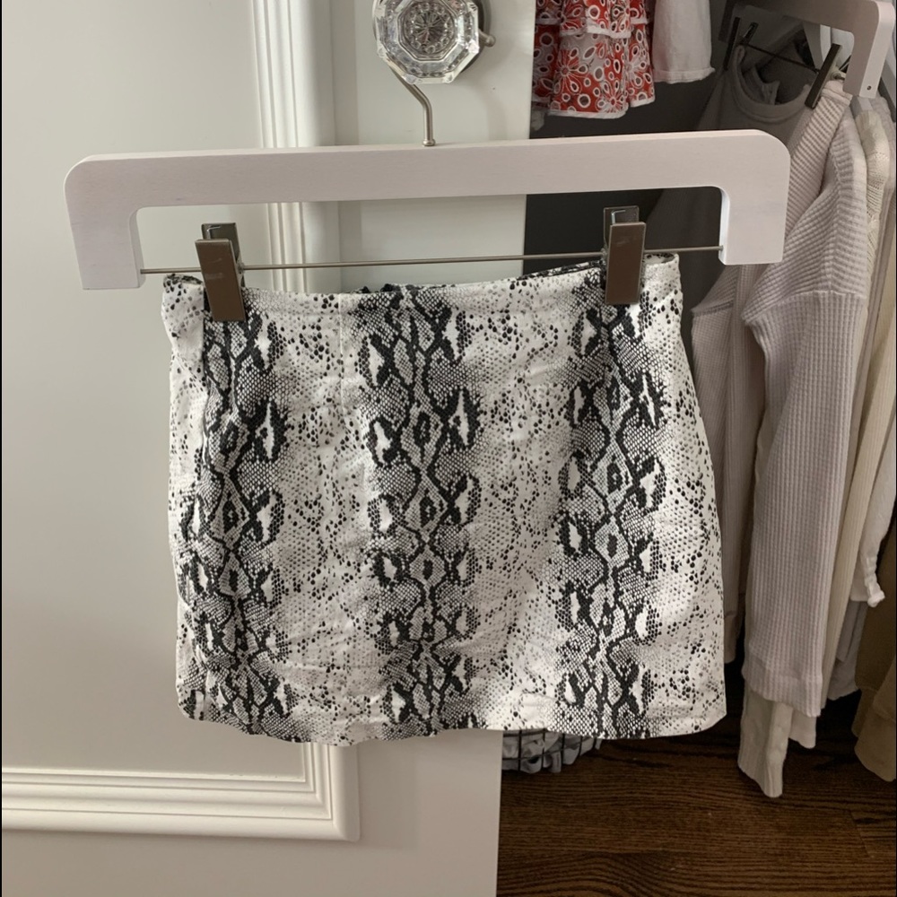 snake skin skirt so cute